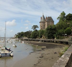 The Walk along the Castle